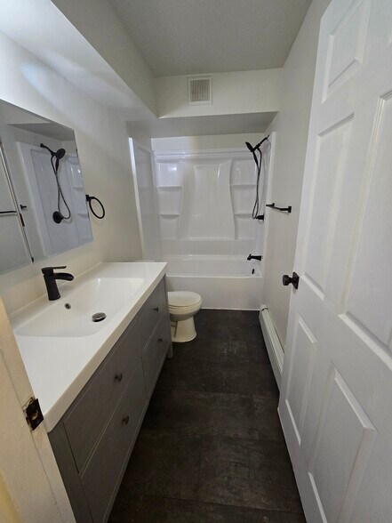 Building Photo - 325 Cricket Ln