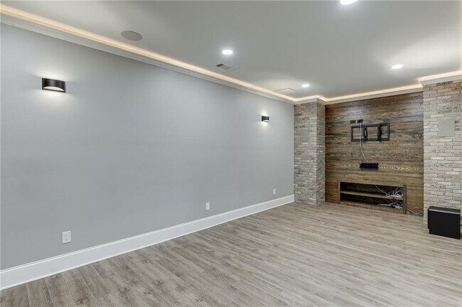 Building Photo - 4612 Grandview Pkwy