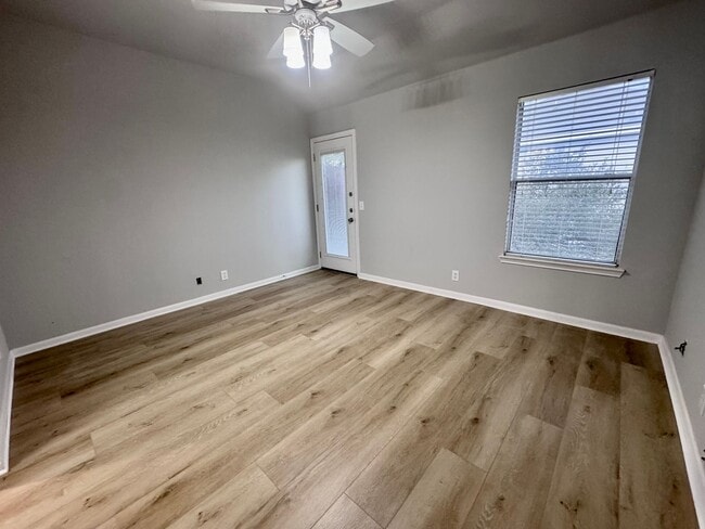 Building Photo - Cedar Park Condo  Freshly Updated