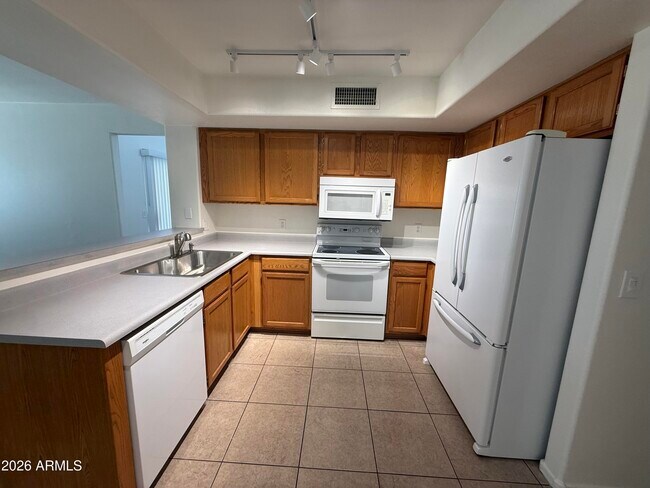Building Photo - 4628 E Danbury Rd