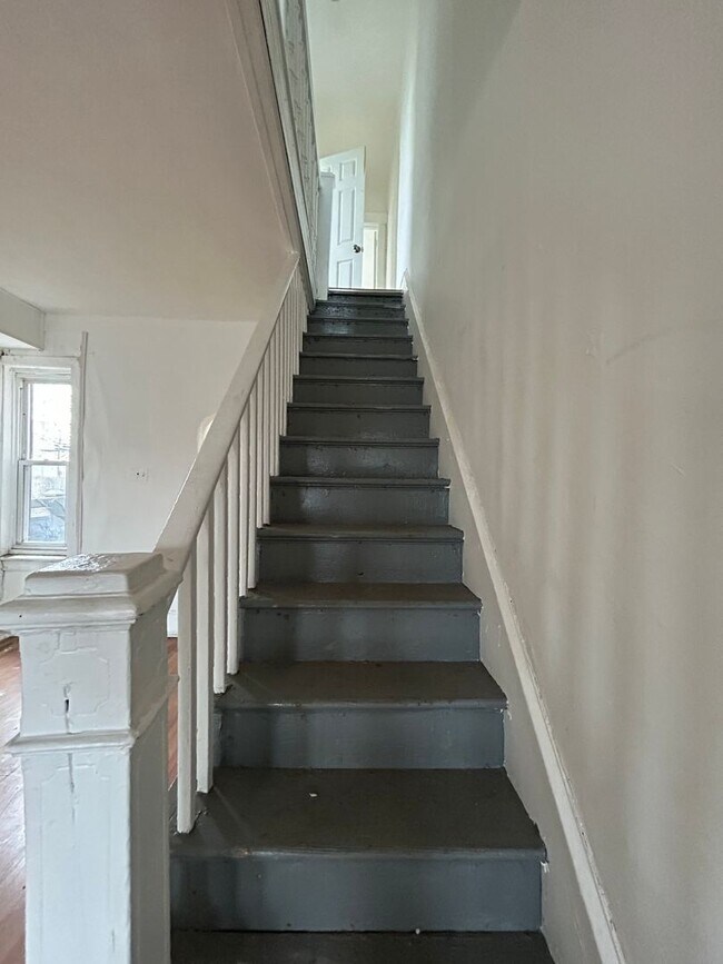 Building Photo - 409 Winslow St