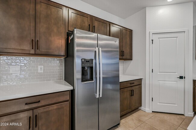 Building Photo - 25303 W Bowker St