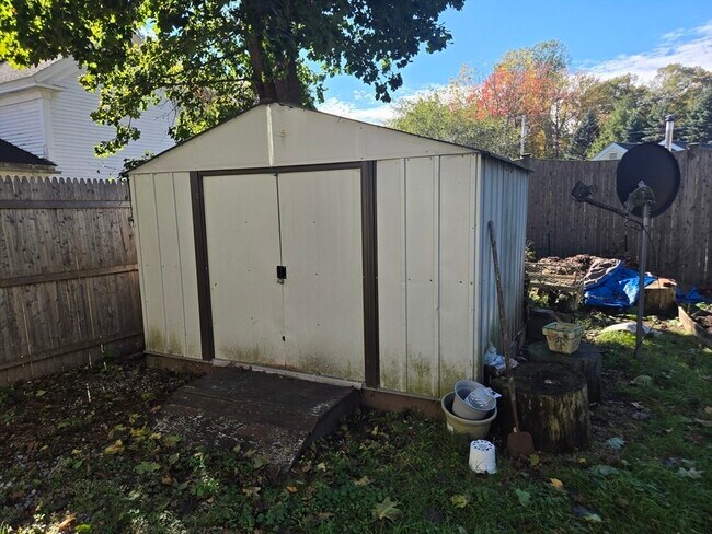 Building Photo - 206 Central St