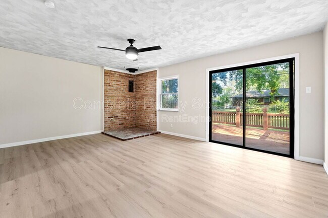 Building Photo - 1139 Lakeview Ave