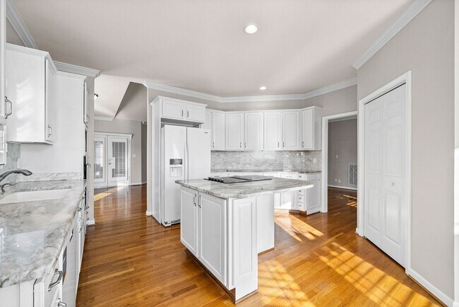 Building Photo - 3 Bedroom 2 Bath Pet Friendly Home For Rent with Community Pool Access!