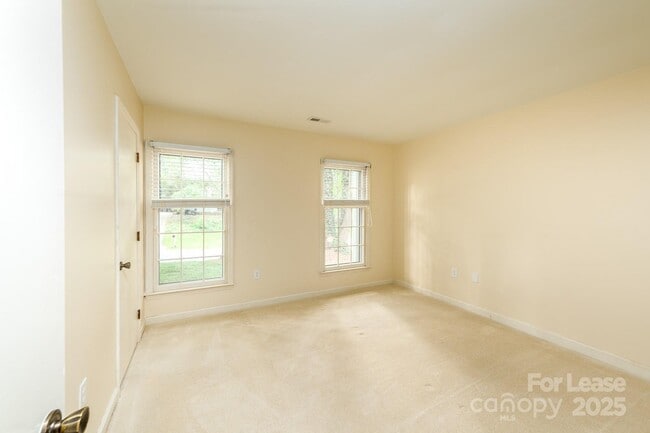 Building Photo - 901 Winter Wood Dr