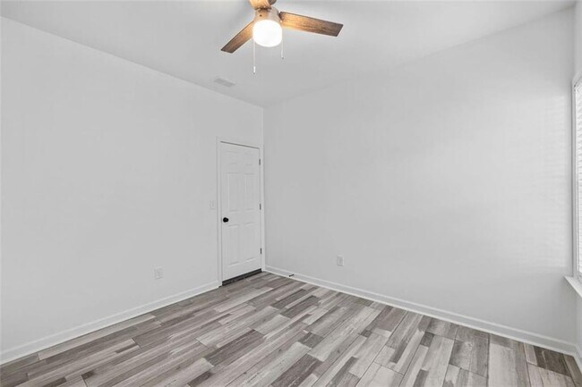 Building Photo - 4228 Laurel Creek Ct SE