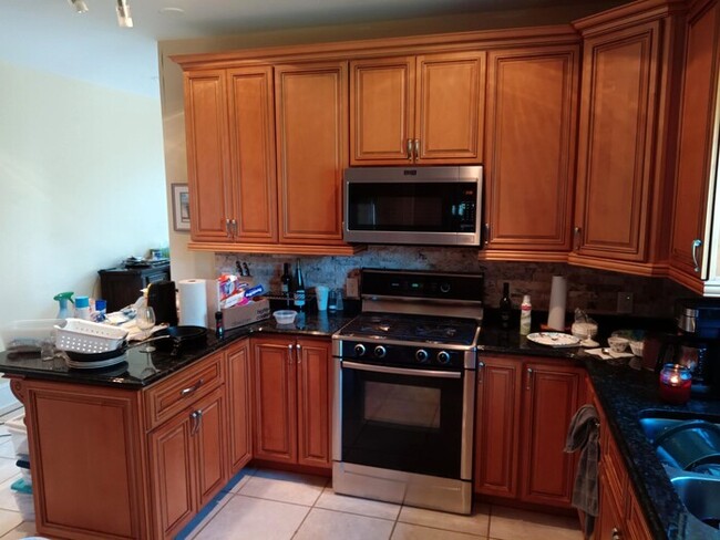 Building Photo - Deeded Boat Slip Comes with Home in Gated ...