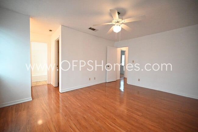 Building Photo - 1209 Quail Lake Blvd