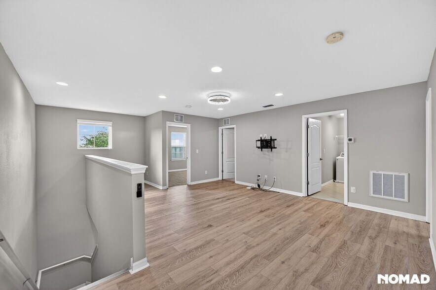 Building Photo - 5332 Fallen Leaf Dr