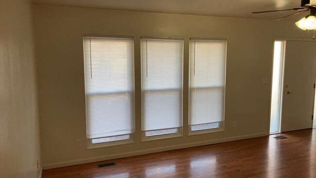 Building Photo - 970 W Alkaline Springs Rd