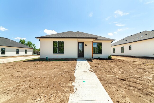 Primary Photo - 220 Green Meadows Cir