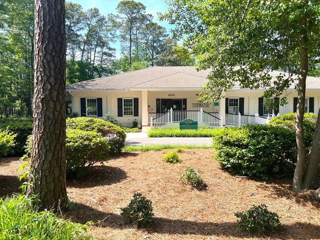 Building Photo - Furnished 2 Bedroom, 2 Bath, 2nd Floor Con...