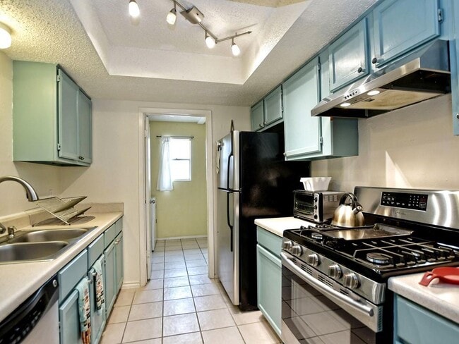 Building Photo - 11108 Applewood Dr