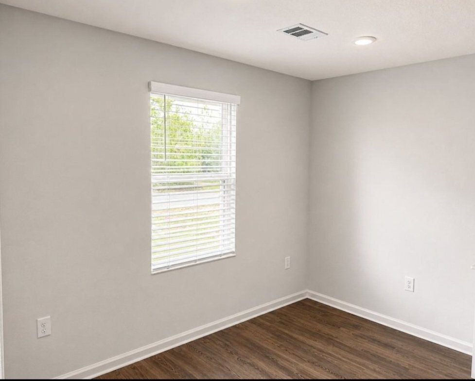 Building Photo - 204 Iris Ln