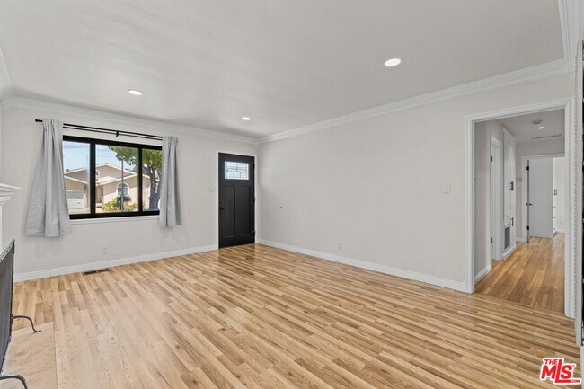 Building Photo - 7212 W 91st St