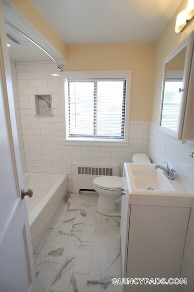 Building Photo - 425 Newport Ave