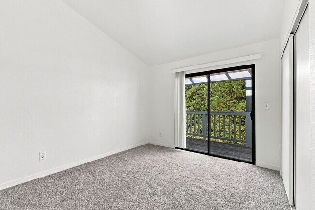 Building Photo - 320 Grapevine Pl