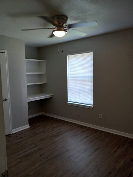 Perfect third bedroom or office space - 601 Oakridge Cir