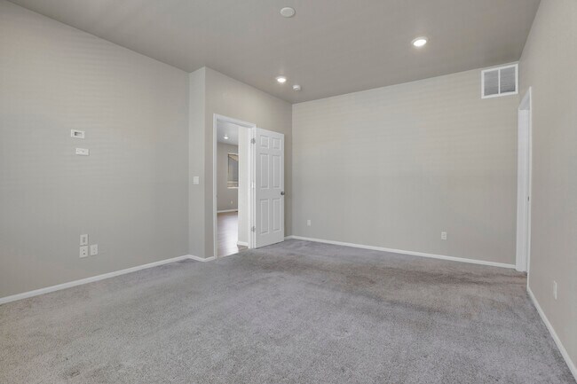 Building Photo - 997 Goldenrod Pkwy