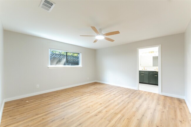 Building Photo - 6119 S Braeswood Blvd