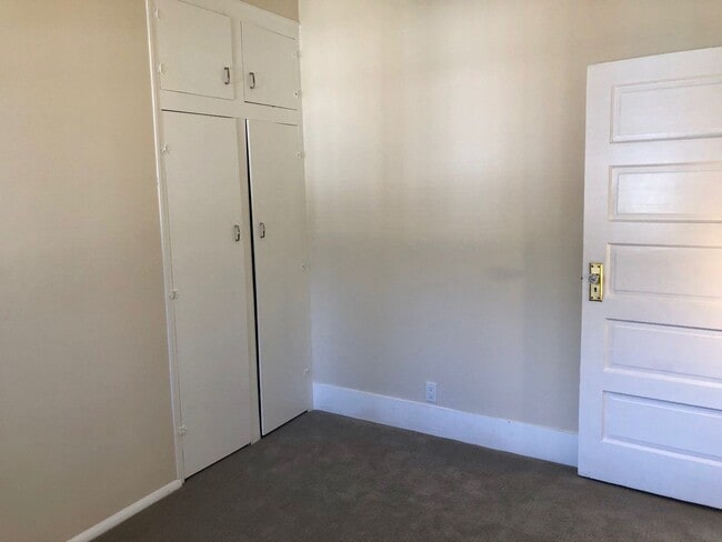 Building Photo - Remodeled 2 Bedroom 1 Bath Home in Downtow...