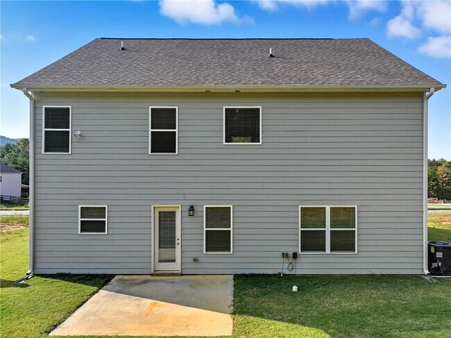 Building Photo - 33 N Village Cir