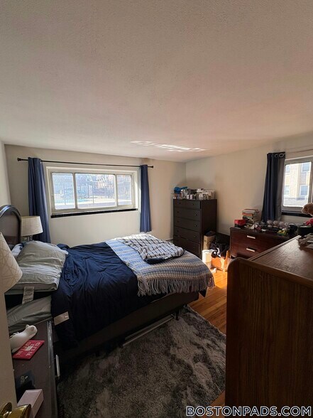 Building Photo - 245 Kelton St