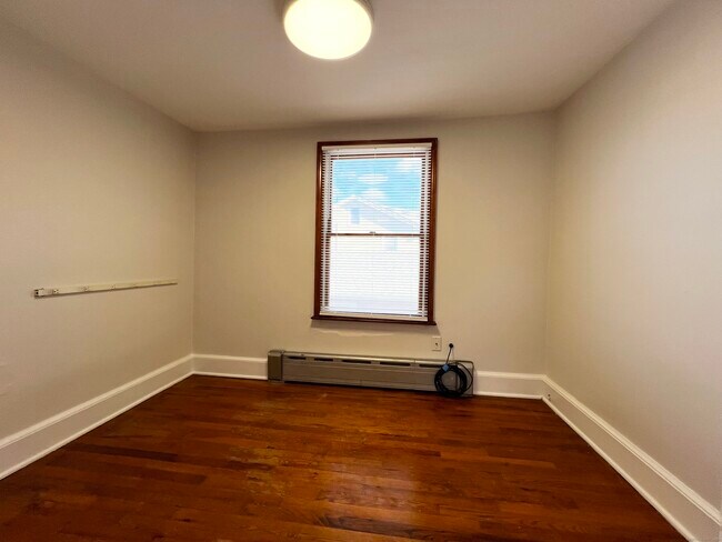 Building Photo - 47 Warwick St