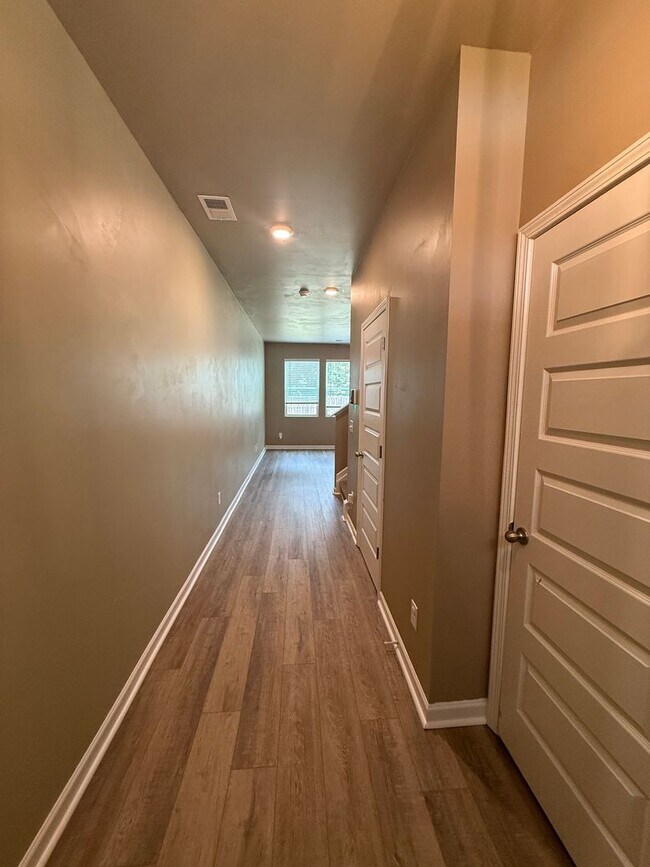 Building Photo - Open concept 4 bed, 2.5 bath home with fen...