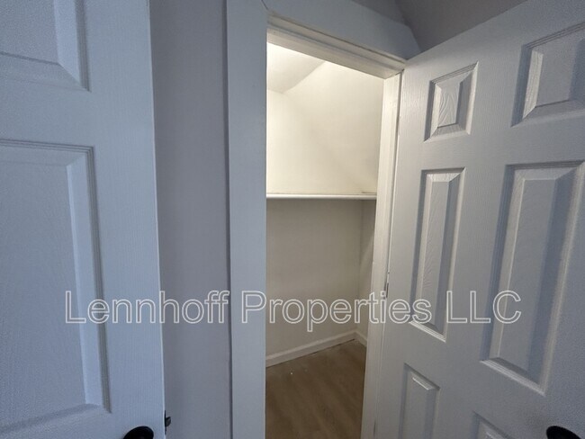 Building Photo - 31 Hilton St