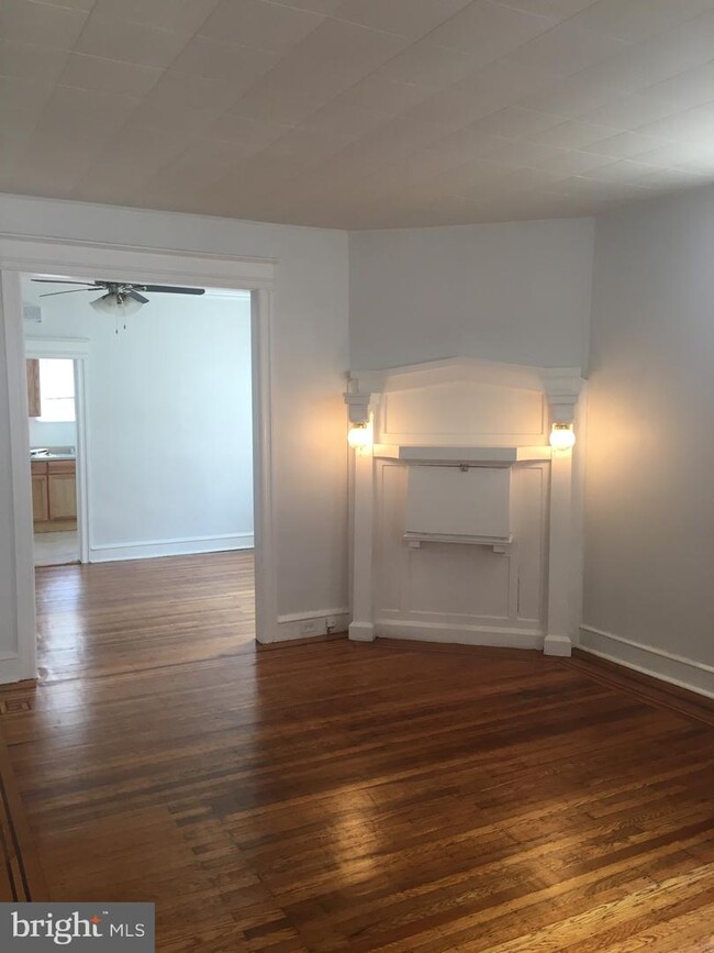 Building Photo - 5444 Addison St
