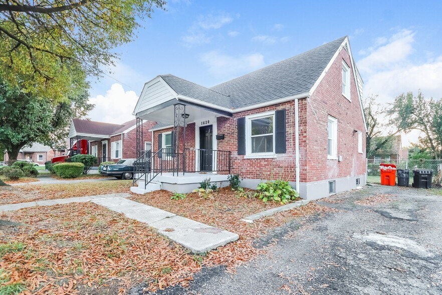 Building Photo - 1620 Catalpa St