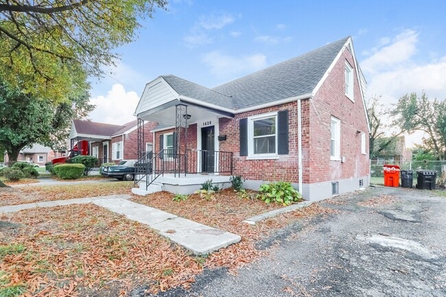 Building Photo - 1620 Catalpa St