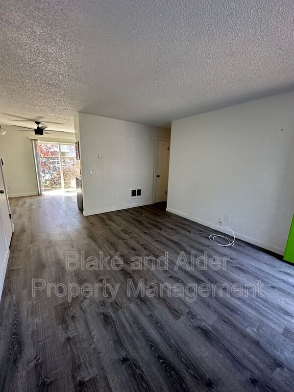 Building Photo - 838 SE 42nd Ave