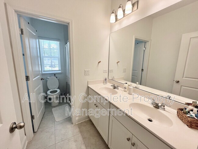 Building Photo - 261 Starnberg Ct