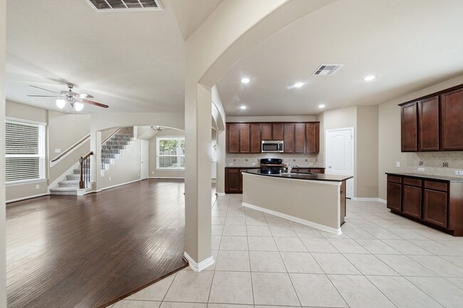 Building Photo - 2716 Sunshade Ct
