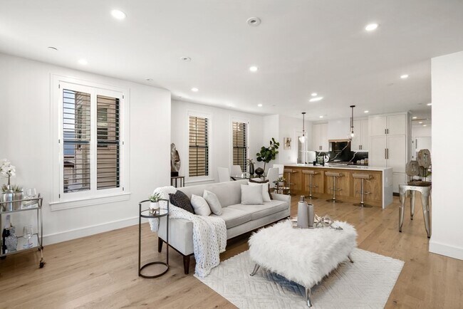 Building Photo - 57 Saratoga St