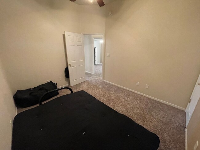 Building Photo - 4204 Tropicana Dr