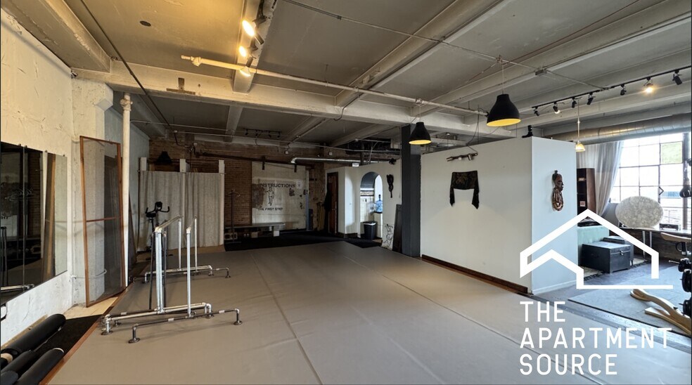 Building Photo - 3134 W Carroll Ave