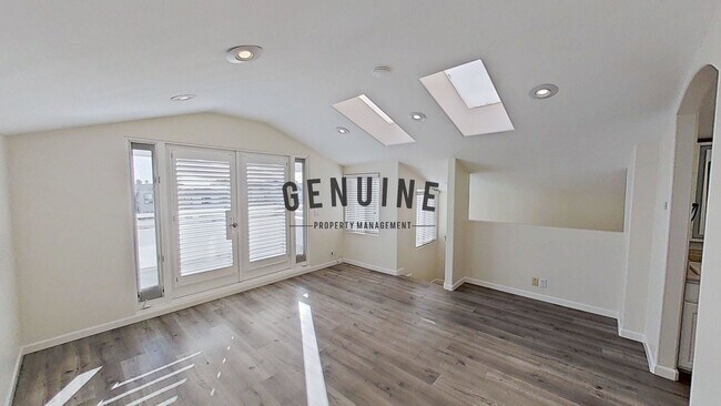 Building Photo - 1224 W Balboa Blvd