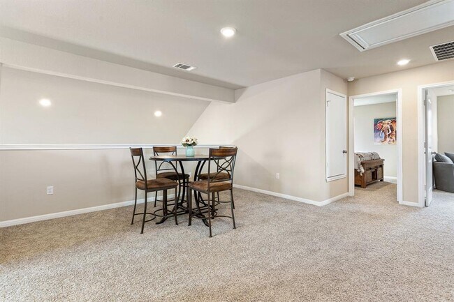 Building Photo - 309 Empress Tree Dr