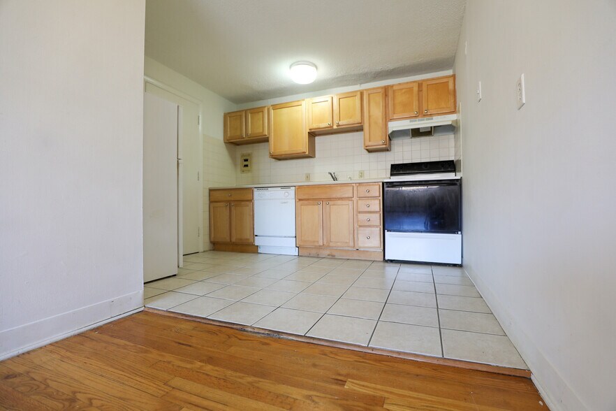 Building Photo - 239 Kelton St