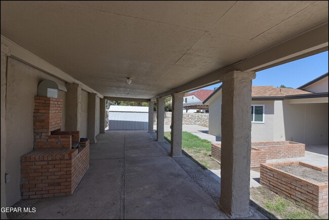 Building Photo - 129 Torrey Pines Dr