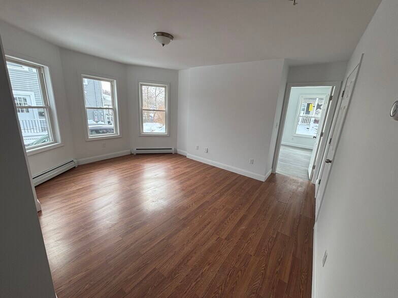 Building Photo - 10 Amero Ct