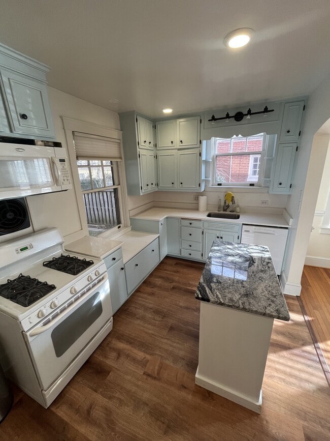 Building Photo - 1209 Elm Ave