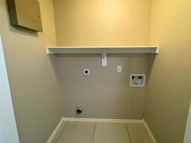 Building Photo - 5306 Hacienda Ln