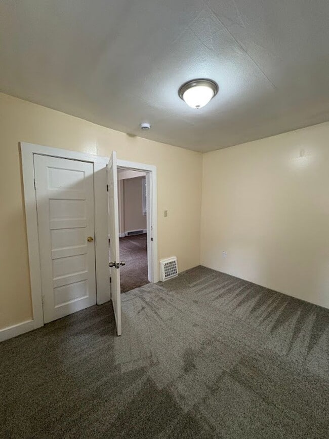 Building Photo - 2 Bedroom 1 Bathroom Home for Rent!