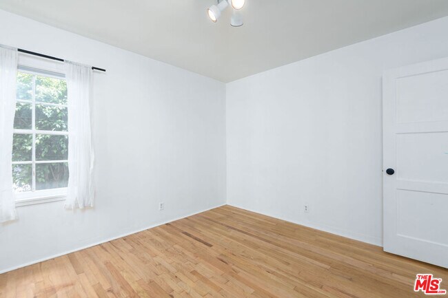 Building Photo - 1133 26th St
