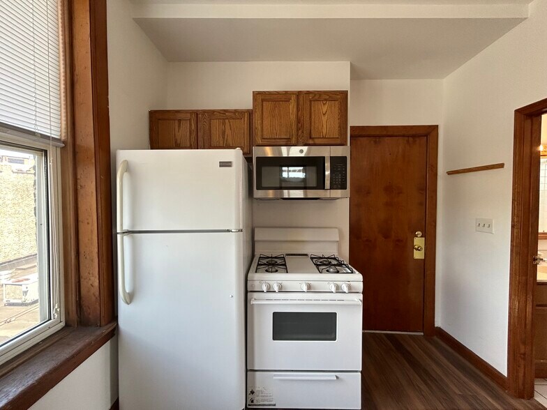 Primary Photo - 3464 N Clark St
